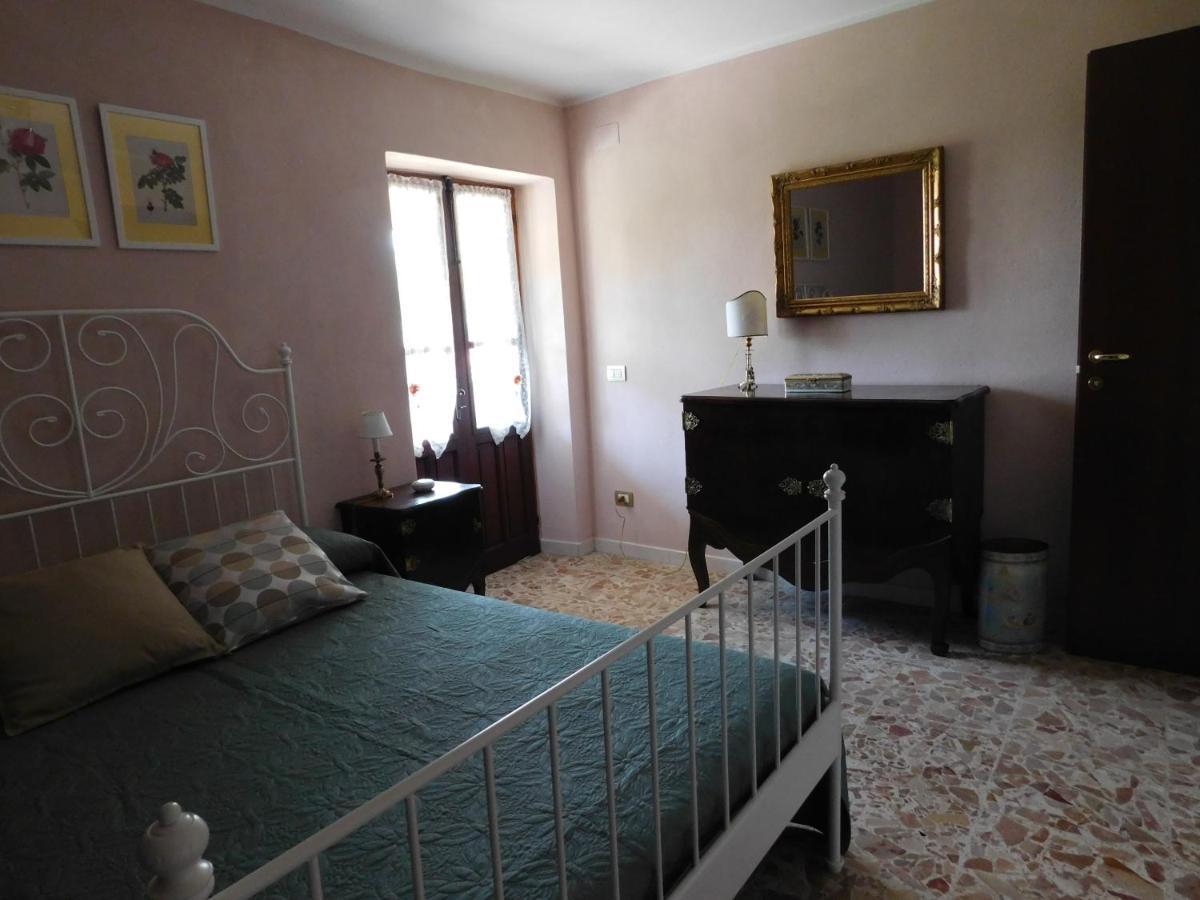 Signorina Felicita Bed & Breakfast Aglie Bagian luar foto